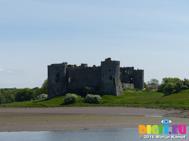 FZ029447 Carew Castle